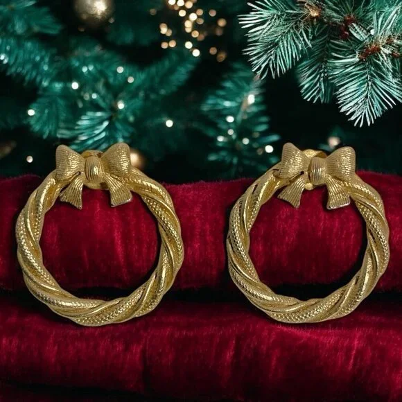 Avon Vintage Fashion Accents Festive Circlet Holiday Christmas Wreath Earrings - Picture 4 of 7